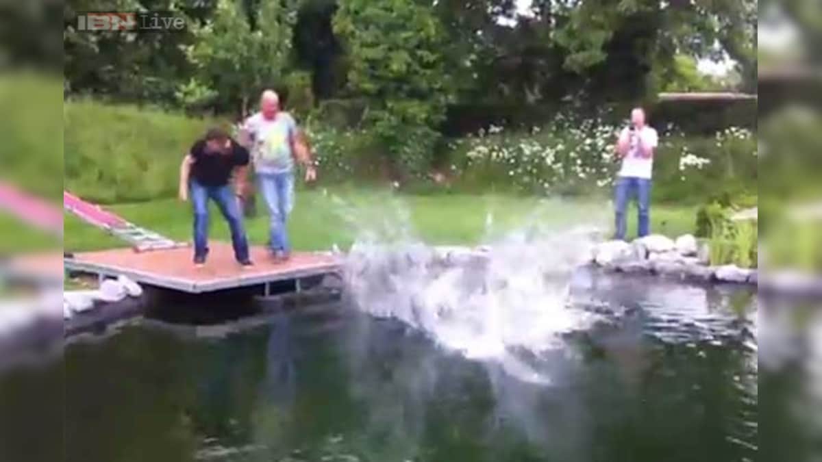 Watch In a hilarious prank, this blindfolded guy thought he was bungee