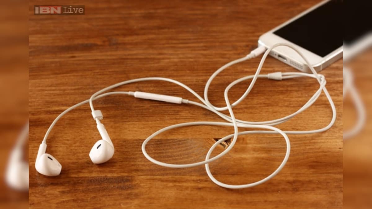 Here's how to keep your earphones from tangling News18
