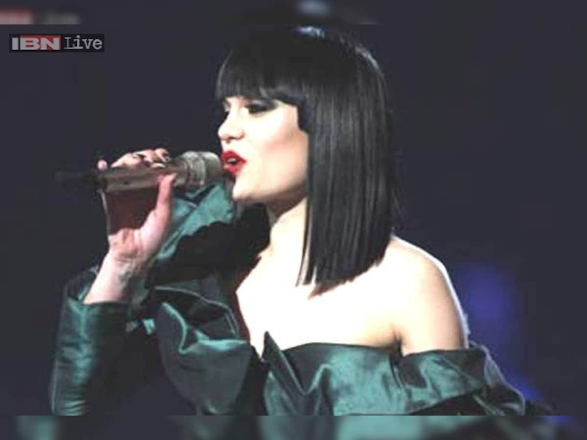 Jessie J Performs An Acoustic Version Of Bang Bang