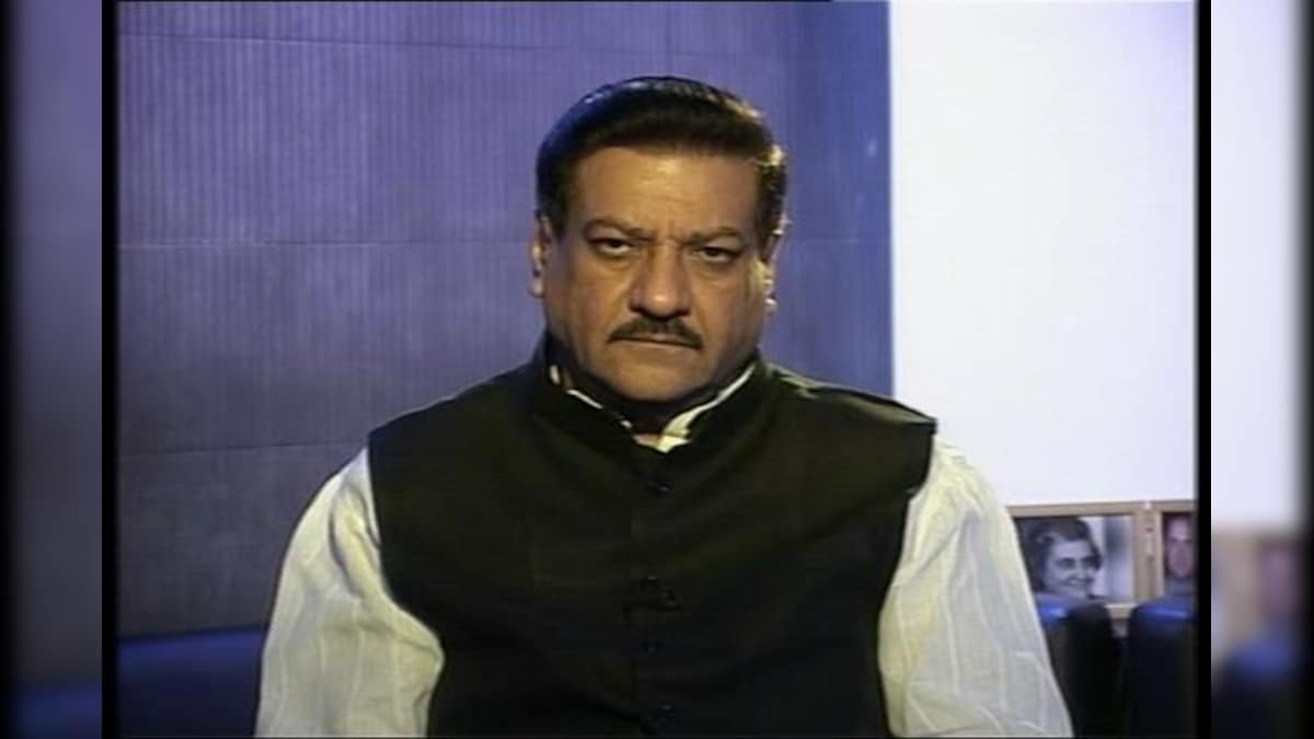 Chavan asks Congress workers to make effective use of social media - News18
