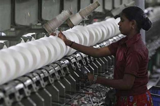 Textiles Ministry, Flipkart join hands for weaver platform