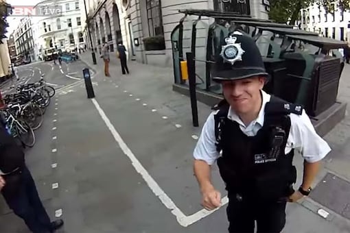 Watch: Good guy London cop instantly admits his mistake and apologizes to cyclist he accuses of using the wrong lane