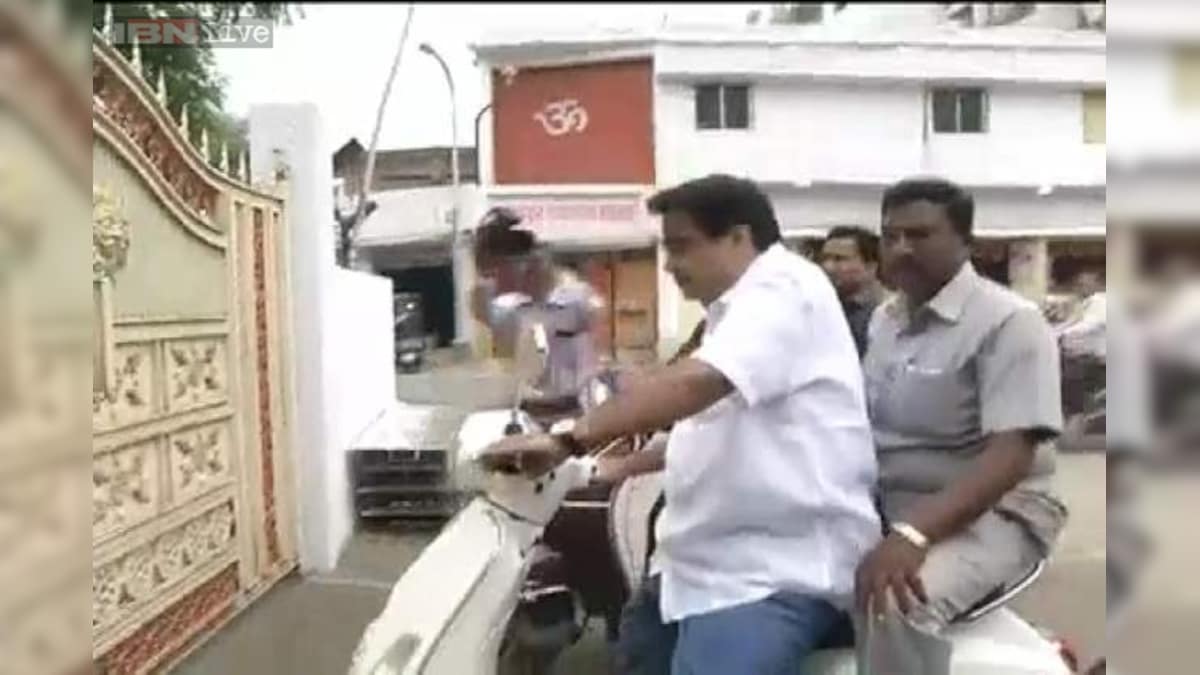 Nitin Gadkari violates law, rides scooter without helmet Digvijaya