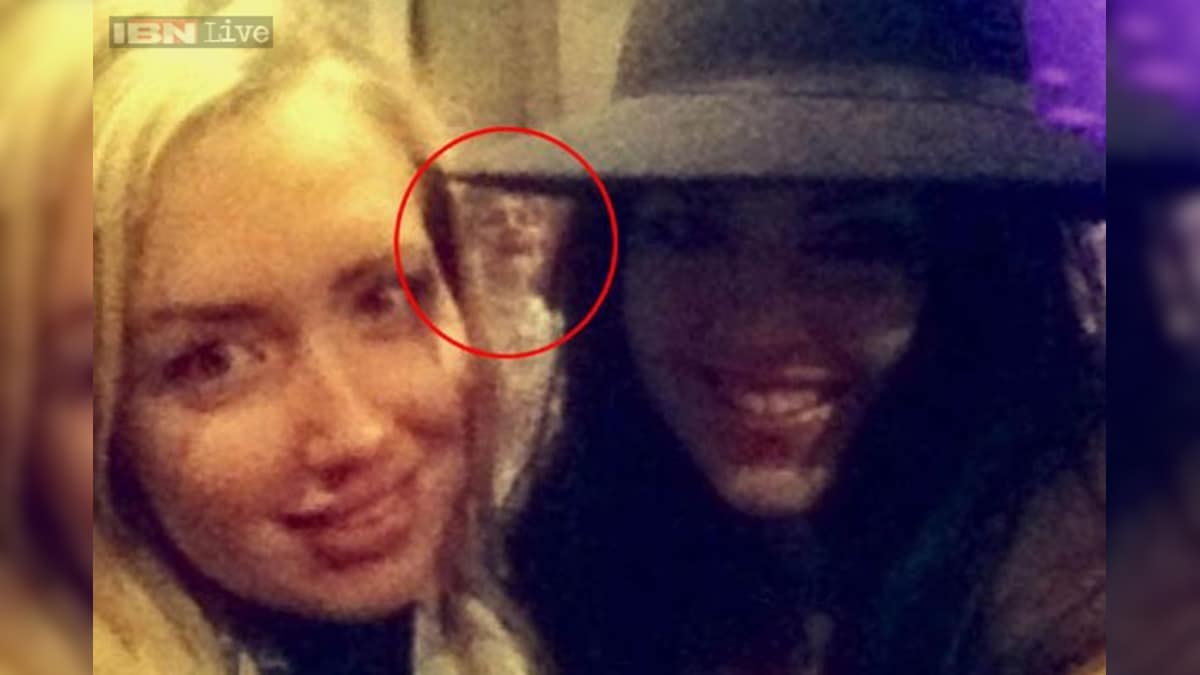 Ghost Photobombs Selfie A Selfie Clicked By Two Girls At A Bar Went