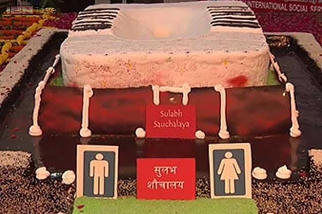 Kiska bday ara h bc? 😂😂😂😂😂 #birthday #cake #toilet #funny #party #bash  #trolled #hilarious #lol | By Whatsapp Epic Chats | Facebook