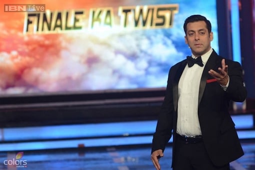Bigg Boss 8: I will be back, says Salman Khan as he hands over the show to Farah Khan during the finale episode