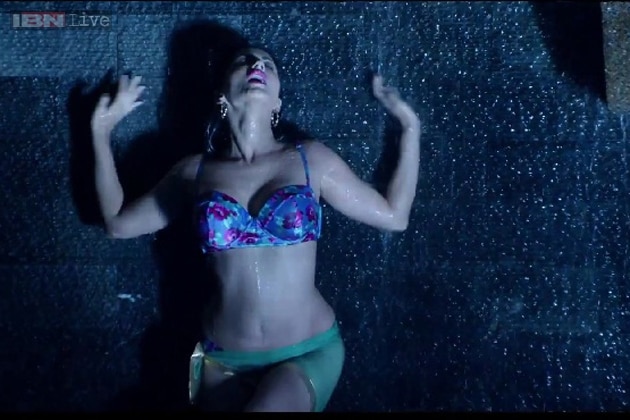 Xxx Sanilyani Biutiful Hot Sex - Kuch Kuch Locha Hai' first stills: Sunny Leone reminds fans of Vidya Balan,  spoofs Marilyn Monroe's iconic pose - News18
