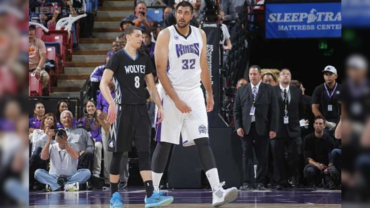 Sim Bhullar becomes 1st NBA player of Indian descent