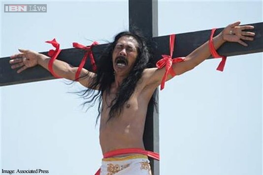 Filipino devotees nailed to crosses in Good Friday rites Filipino devotees nailed to crosses in Good Friday rites