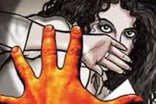 Kerala Man Arrested for Trying to Extort Rs 8 Lakh From Woman Using Her Morphed Photos & Videos Kerala Man Arrested for Trying to Extort Rs 8 Lakh From Woman Using Her Morphed Photos & Videos