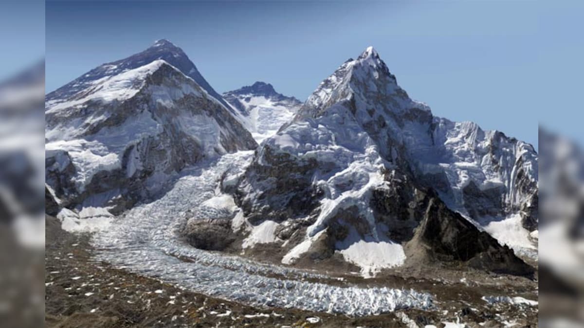 Cracks And Holes Develop In Mt Everest After Nepal Earthquake