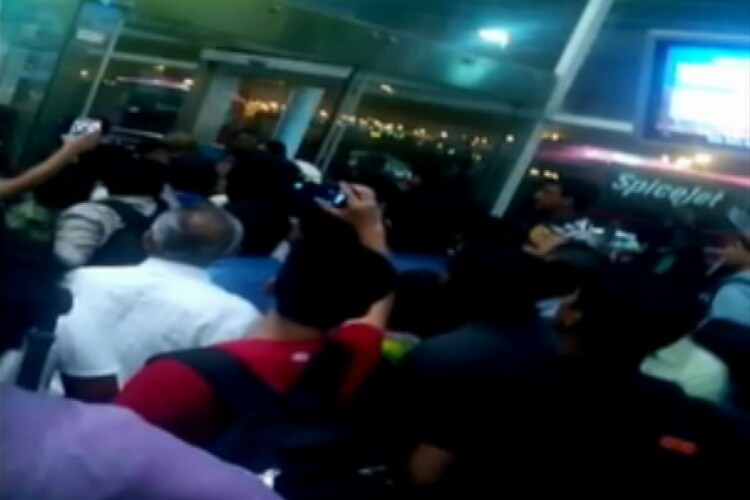 Caught On Camera: Chaos At Delhi Airport, Over 500 Passengers Stranded ...