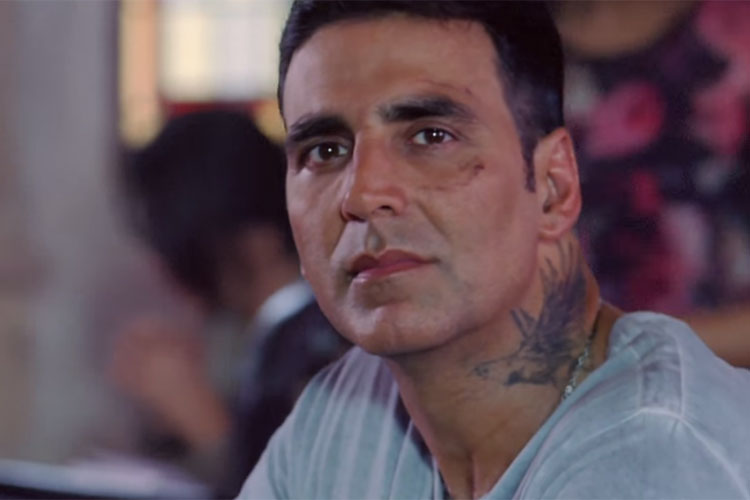 'Brothers' stills Akshay Kumar romances Jacqueline Fernandez in the