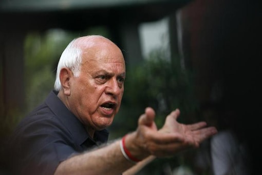 Farooq Abdullah snubs Modi's 'Give It Up' campaign, applies for LPG subsidy
