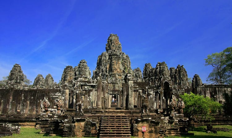 Prambanan Temple, Angkor Wat, Batu Caves and other temples in world ...