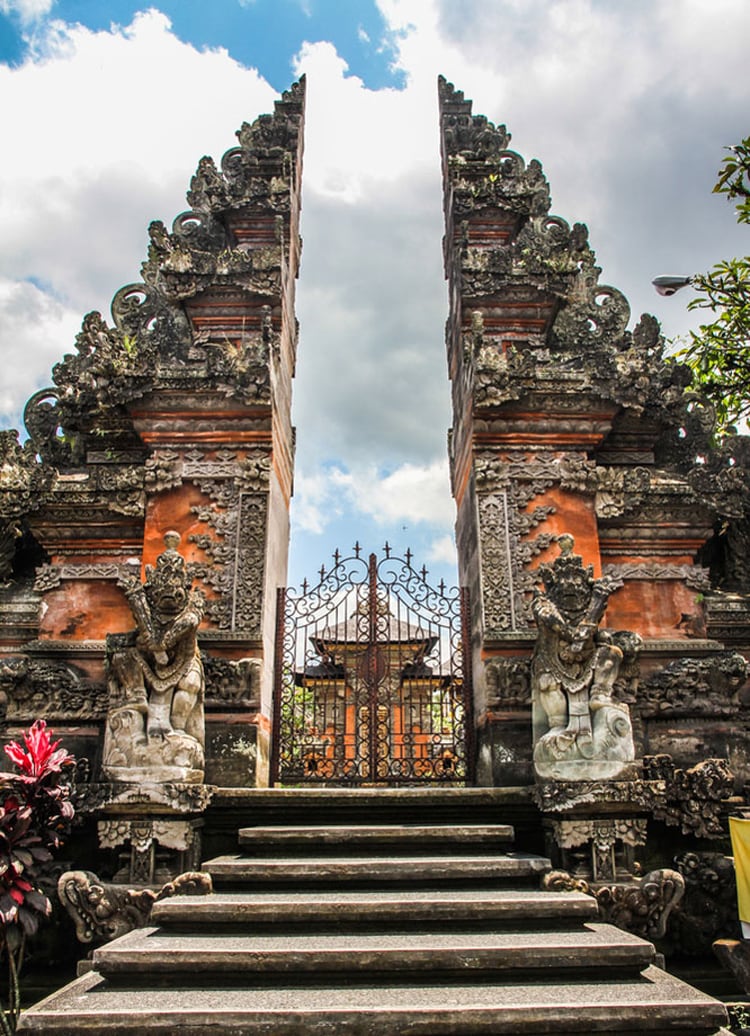 Prambanan Temple, Angkor Wat, Batu Caves and other temples in world that you probably
