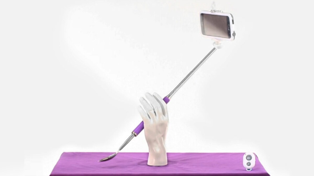 A 'selfie spoon' that lets you take pictures while you eat - News18