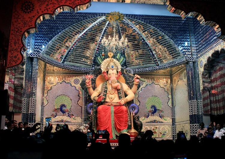 Lalbaugcha Raja's magnificent statue unveiled ahead of Ganesh Chaturthi ...