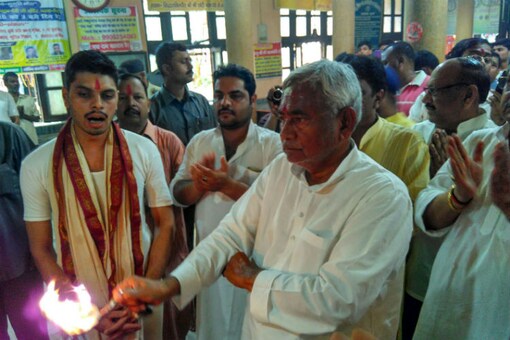 Bihar Chief Minister Nitish Kumar offering prayer at Badi Patan Devi and Choti Patan Devi in Patna City area.