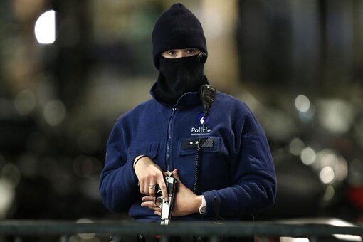 Brussels terror alert stays, schools, metro to reopen on Wednesday