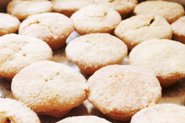 5 quick and easy Christmas dessert recipes that aim to impress - News18