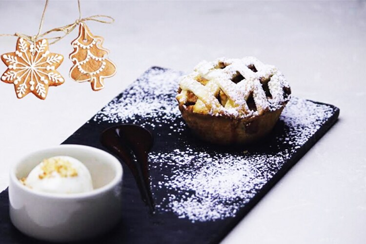 5 quick and easy Christmas dessert recipes that aim to impress - News18