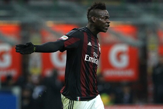 Balotelli Target Of Ac Milan Owner Berlusconi S Gaffe