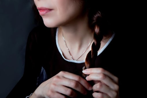 Tired Of Frizzy Hair? Here's How You Can Keep Monsoon Hair Problems At Bay Tired Of Frizzy Hair? Here's How You Can Keep Monsoon Hair Problems At Bay