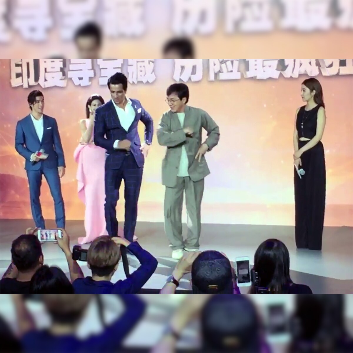 Jackie Chan Danced to 'Tunak Tunak Tun' with Sonu Sood and It Was Epic Jackie Chan Danced to 'Tunak Tunak Tun' with Sonu Sood and It Was Epic