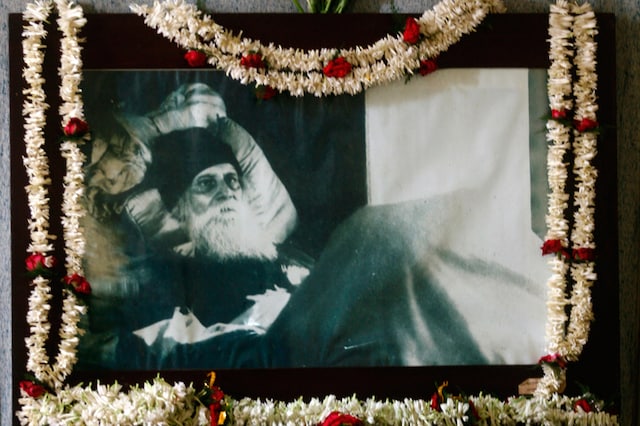 Flowers being laid in front of a portrait of Rabindranath Tagore in Kolkata (Image Courtesy: Reuters) 