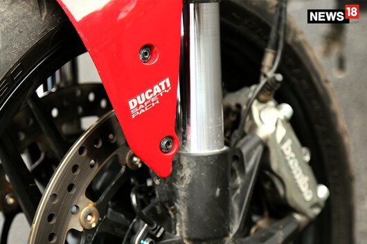 Ducati-Monster-821-Safety