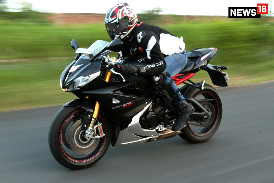 Triumph Daytona 675r Review A Shotgun Among The Swords