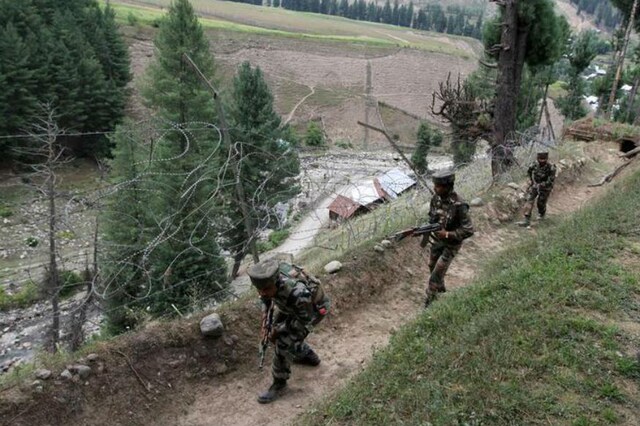 Fille photo of Indian soldiers in Gurez in J&K. (Photo credit:  Reuters)
