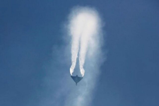 Indian Air Force fighter jet Tejas to make debut at Republic Day.
(Image: REUTERS/Adnan Abidi/)