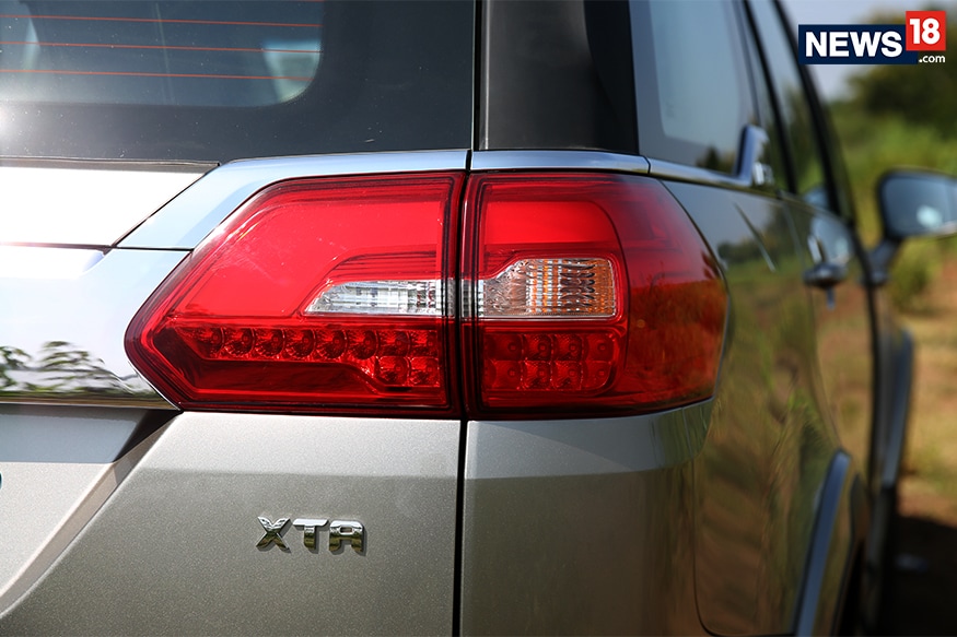 Tata-Hexa-Tail-lights
