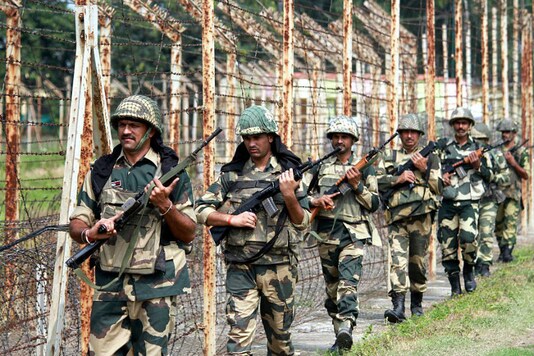 Indian security personnel keep vigil at the border with Pakistan. (Representative Image: Getty Images) Indian security personnel keep vigil at the border with Pakistan. (Representative Image: Getty Images)