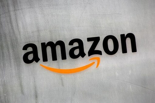 Amazon Challenges Supermarkets, Opens Line-Free Grocery Store