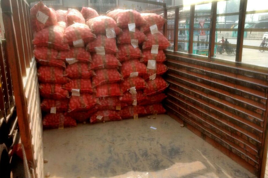 PM Modi's Clampdown on Black Money Leaves Ghazipur Mandi Deserted News18