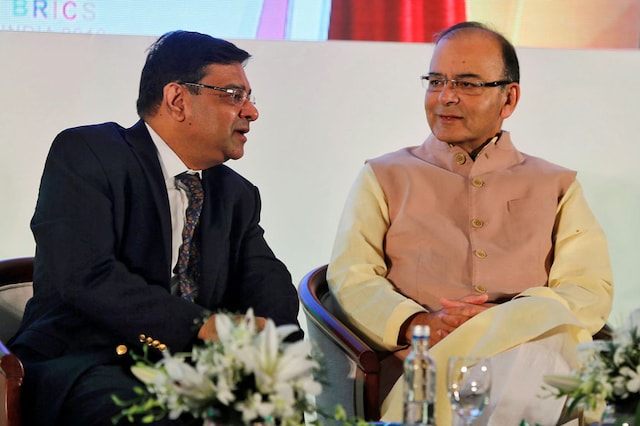 The Reserve Bank of India (RBI) Governor Urjit Patel speaks with India's Finance Minister Arun Jaitley. (Reuters)