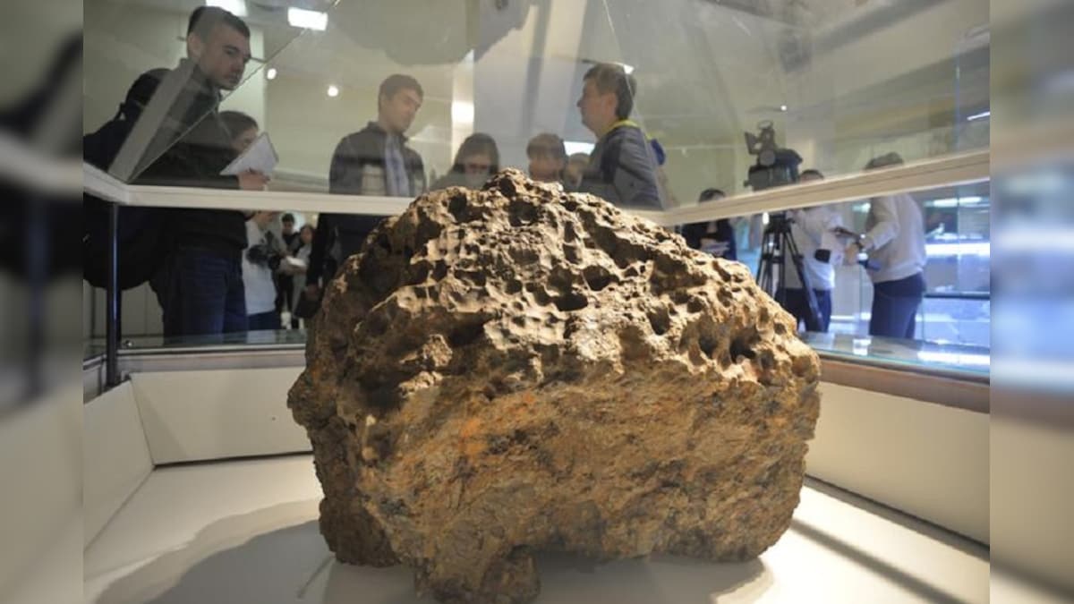 Meteorite in africa hints at 2 billion years of volcanic activity on mars
