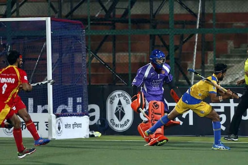 Punjab Warriors in action against Ranchi Rays. (Images credits: HIL 2017)