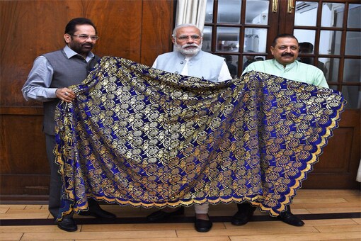 PM hands over the Chaadar to be offered at Dargah of Khwaja Moinuddin Chishti, Ajmer Sharif. (Pic courtesy PM Office)