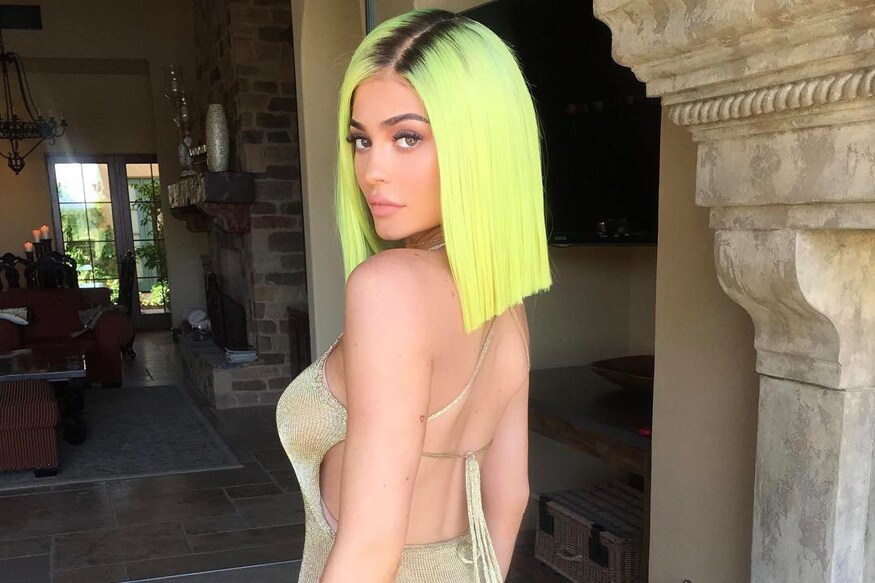 Kylie Jenner Sells Usd 600 Million Stake In Her Makeup Skincare Business To Coty Latest News 