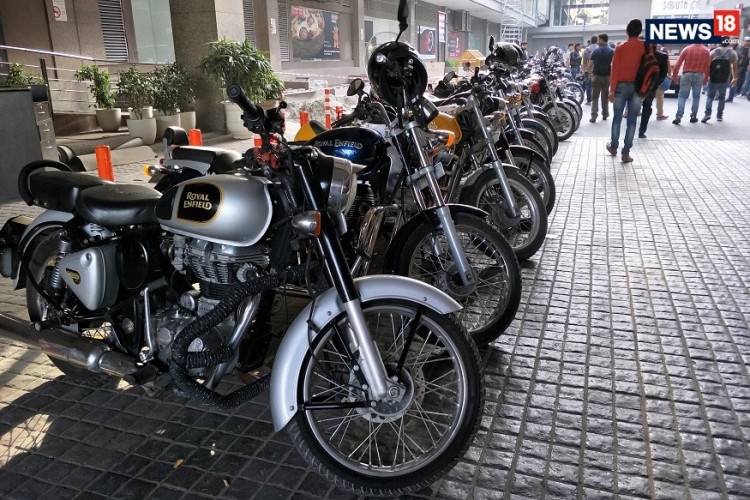 royal enfield showroom in select citywalk