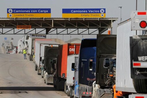 Trucks wait in a long queue for border customs control to cross into the U.S. at the Otay border crossing in Tijuana, Mexico (File Photo/ REUTERS)