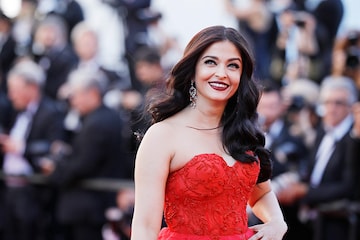 360px x 240px - Aishwarya Rai Bachchan is a Vision in a LaBourjoisie Black and Beige Gown;  See Pics - News18