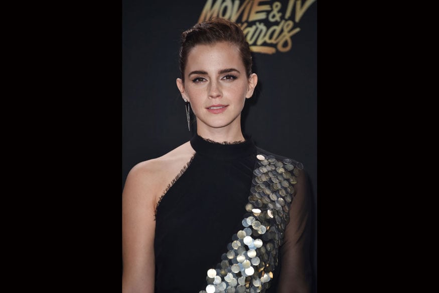 Emma Watson Debuts Haircut at Schiaparelli Fall 2022 Couture Show  WWD