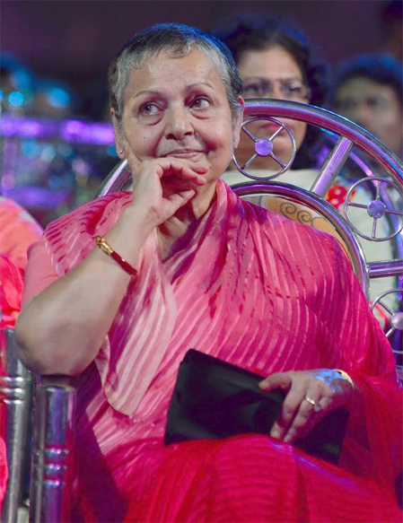 Rakhee Gulzar Is Unrecognizable As She Makes A Rare Public Appearance News18