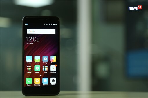Xiaomi Redmi 4 runs Qualcomm Snapdragon 435 SoC and is available in Matte Black and Elegant Gold colours. (Image: News18.com)