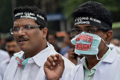 Doctors and healthcare professionals  during a protest march against the proposed amendments to the Karnataka Private Medical Establishments (KPME) Act, 2007 in Bengaluru. (Image: PTI)